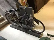 Maatwerk fietslift van Euroliften voor het veilig transporteren van (elektrische) fietsen naar de kelder.