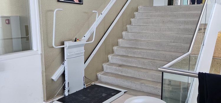 Automatische plateautraplift Public bij Rijn IJssel