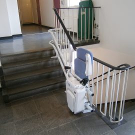 Stoellift zitting opgeklapt